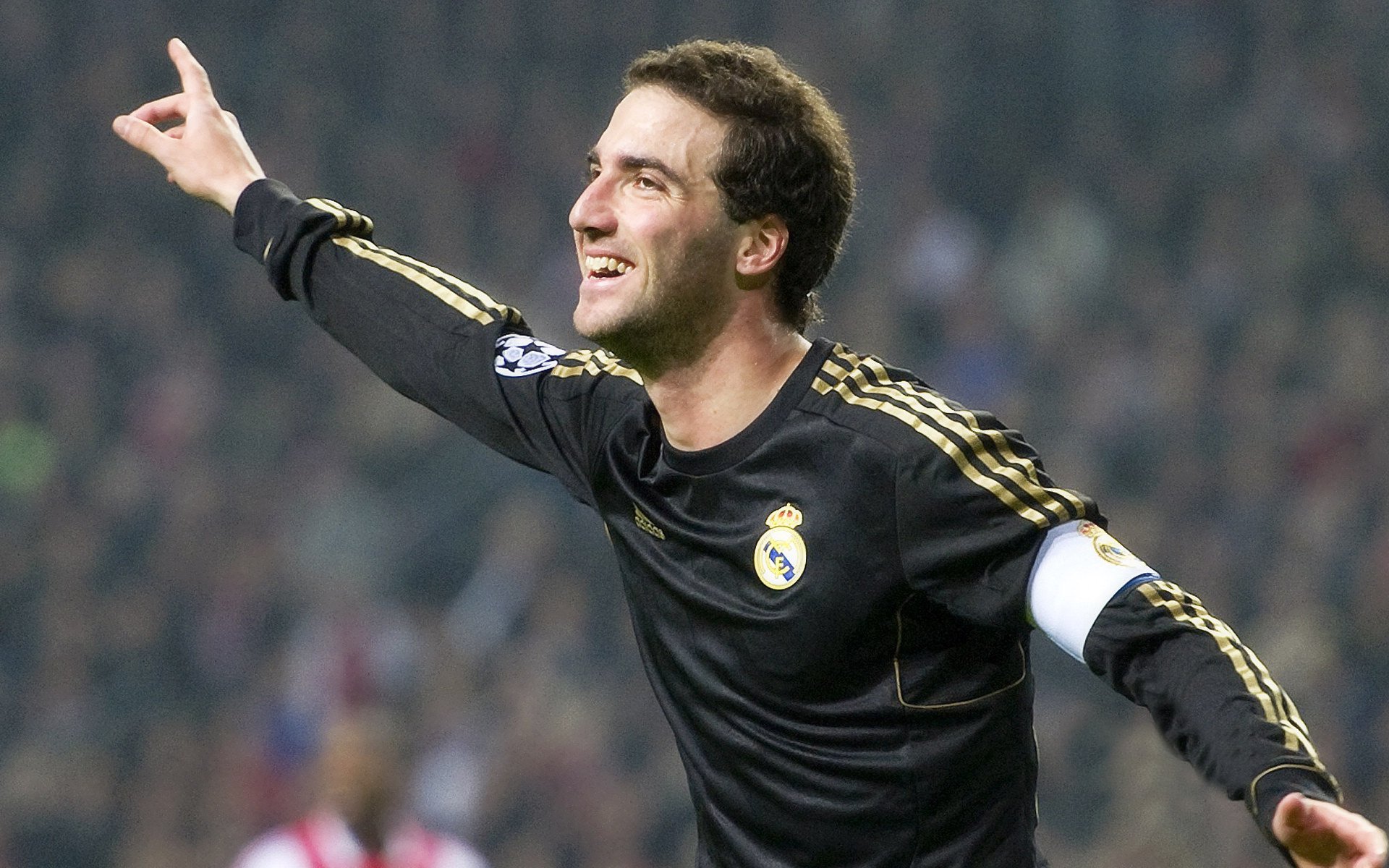 kaiyun中国官方网站-中国足球国家队强调体能与速度平衡发展，中国足球运动员的体能标准